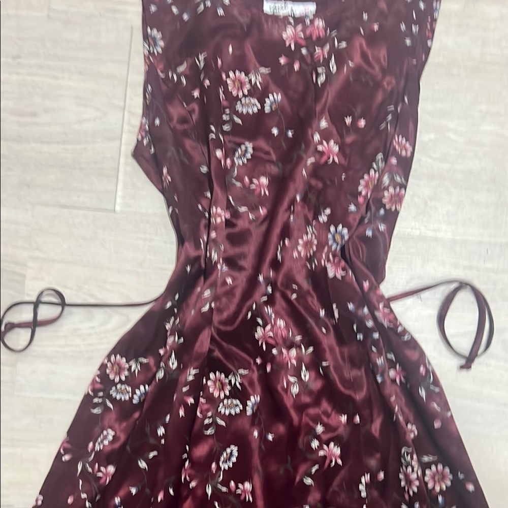 Elegant Red Maxi Sundress with Scoop Neck for Weddings - Picture 4 of 5